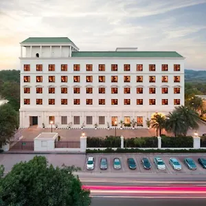 Hotel Dlf Club 3, Gurgaon